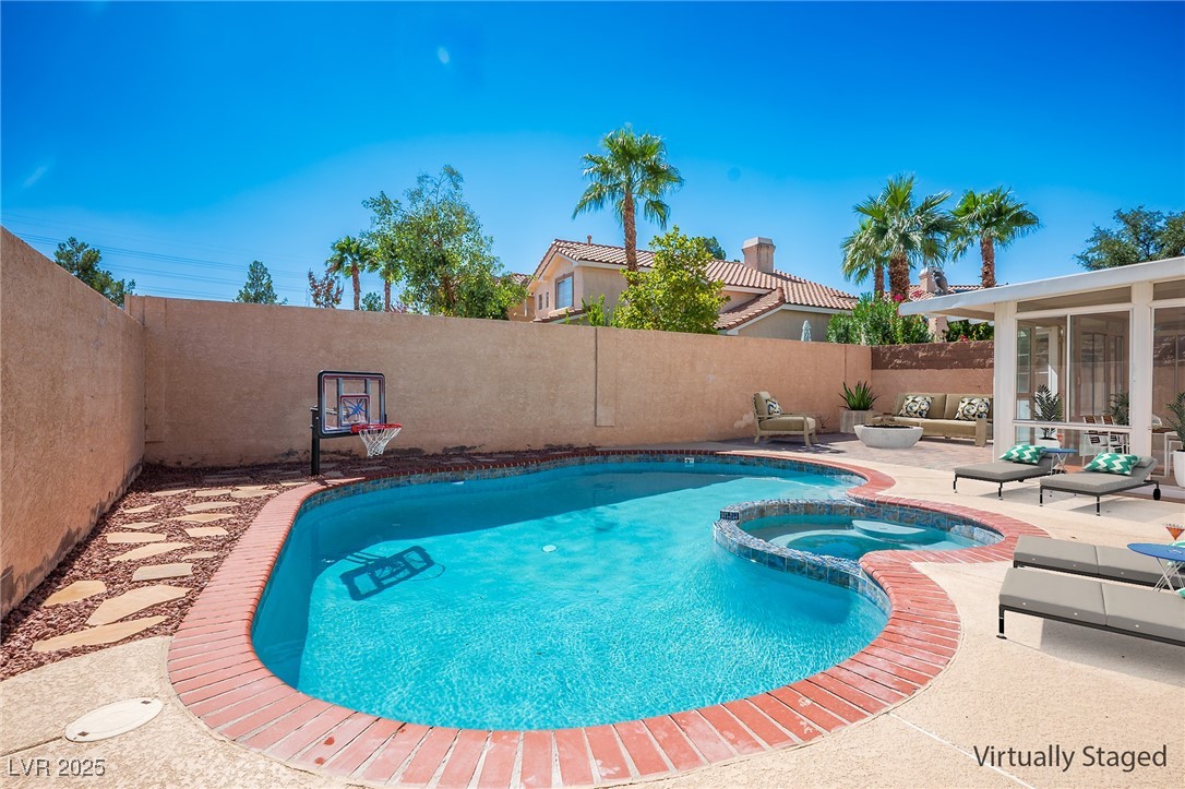 2439 Avenida Flores