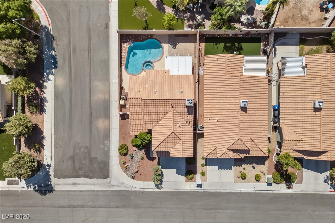 2439 Avenida Flores