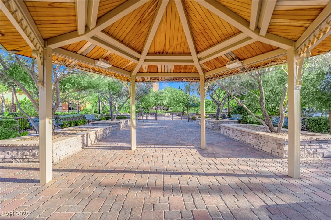 3251 Fountaintree Avenue