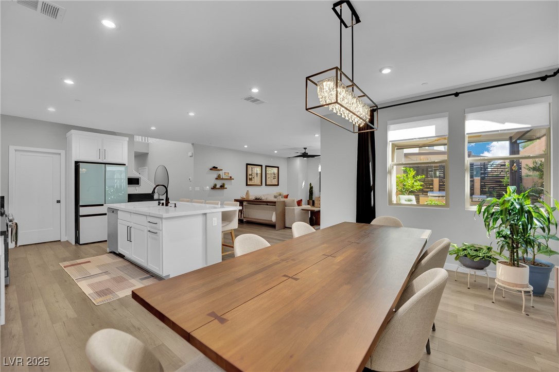 3251 Fountaintree Avenue