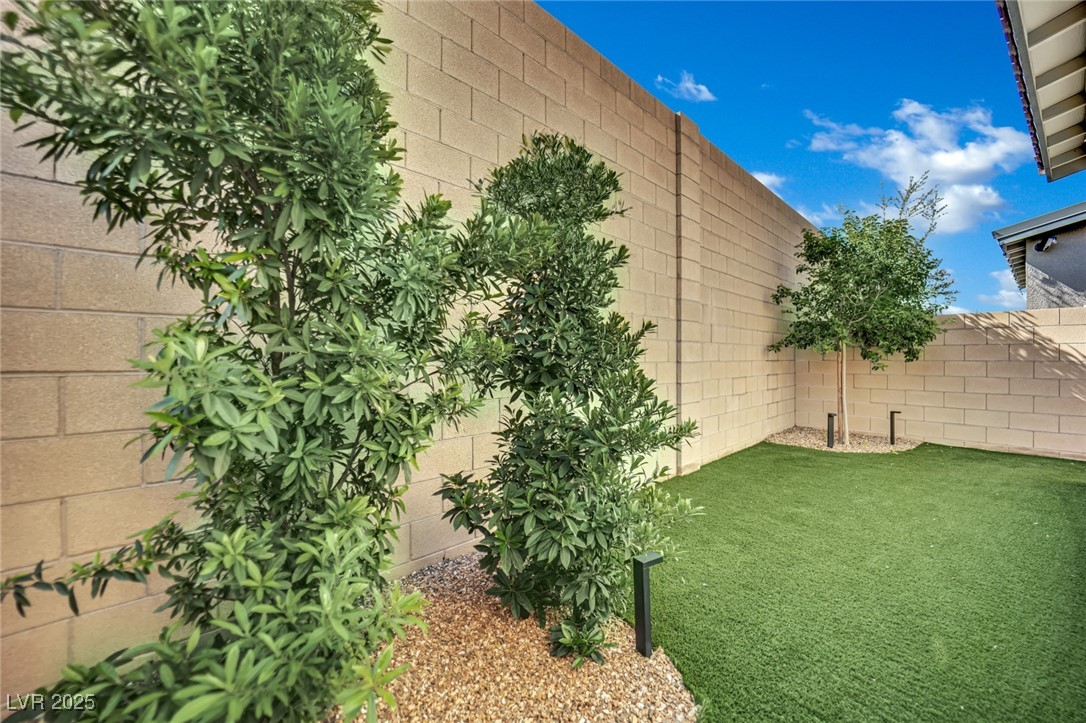 3251 Fountaintree Avenue