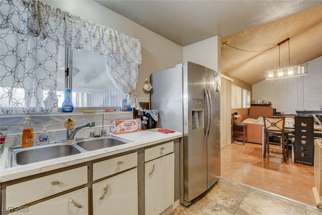 2302 El Molino Circle