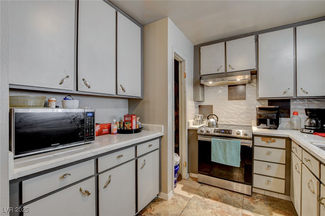 2302 El Molino Circle