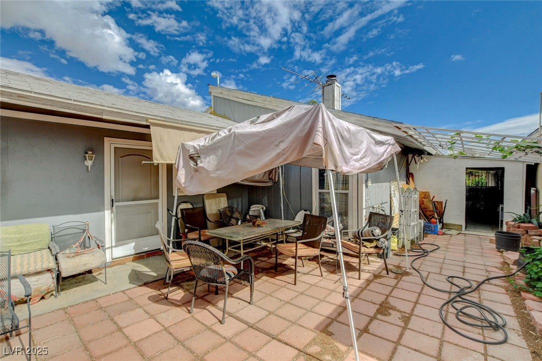 2302 El Molino Circle