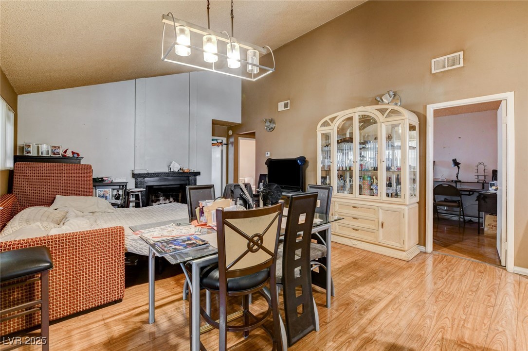 2302 El Molino Circle