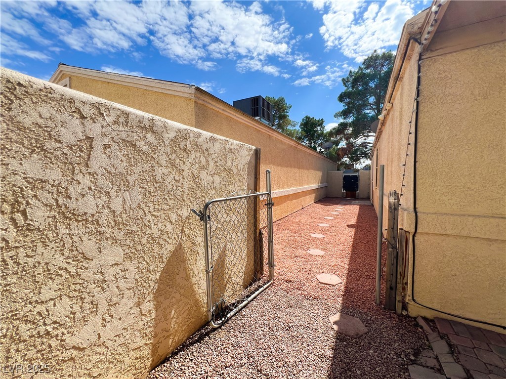 2128 Velvet Hill Avenue