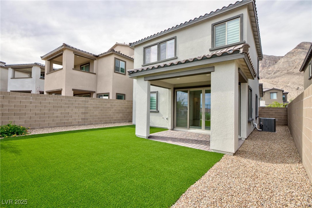 11683 Desert Hollow Avenue