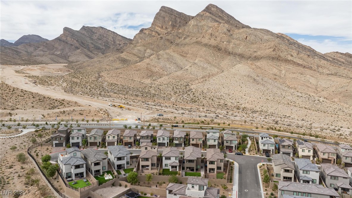 11683 Desert Hollow Avenue