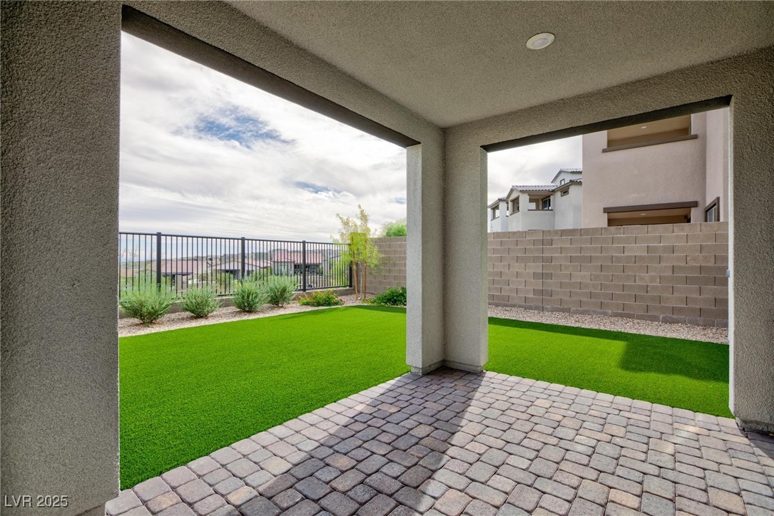 11683 Desert Hollow Avenue