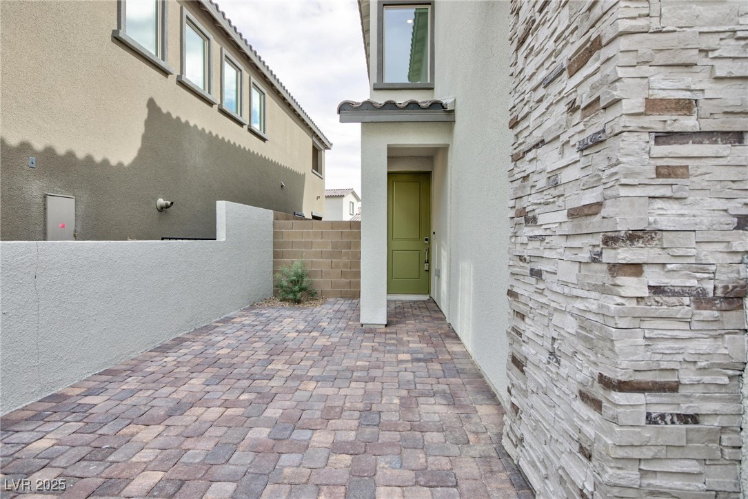 11683 Desert Hollow Avenue