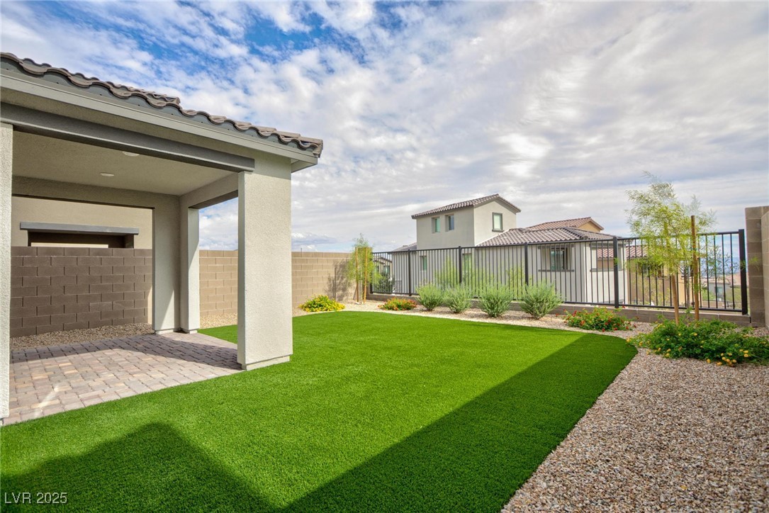 11683 Desert Hollow Avenue