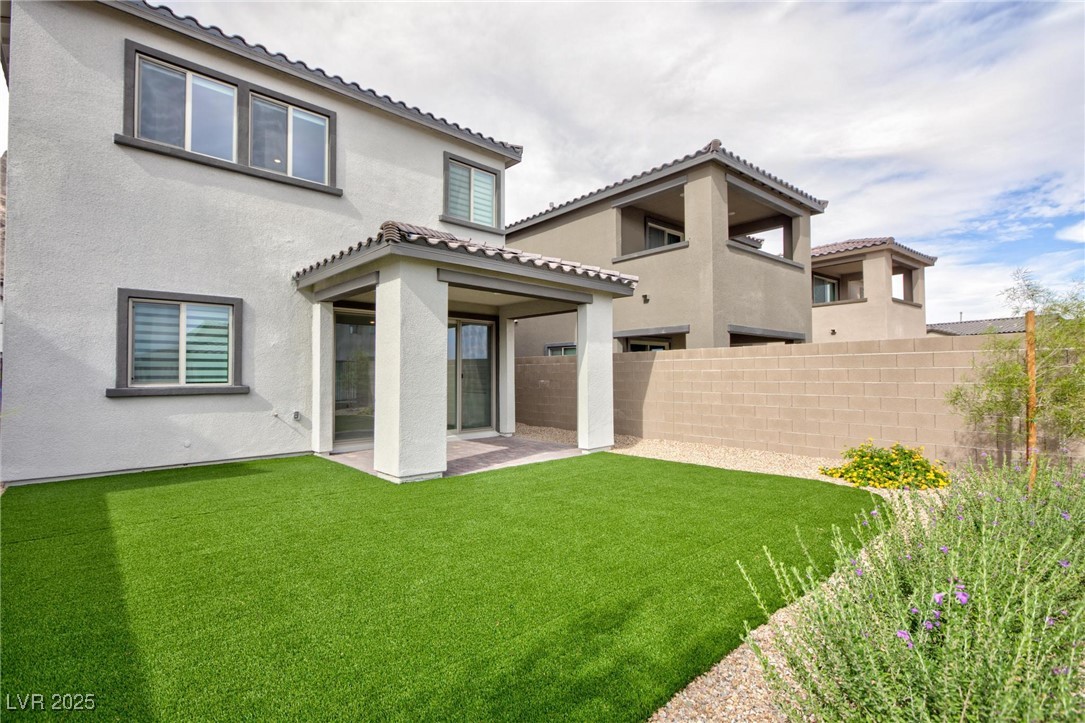 11683 Desert Hollow Avenue