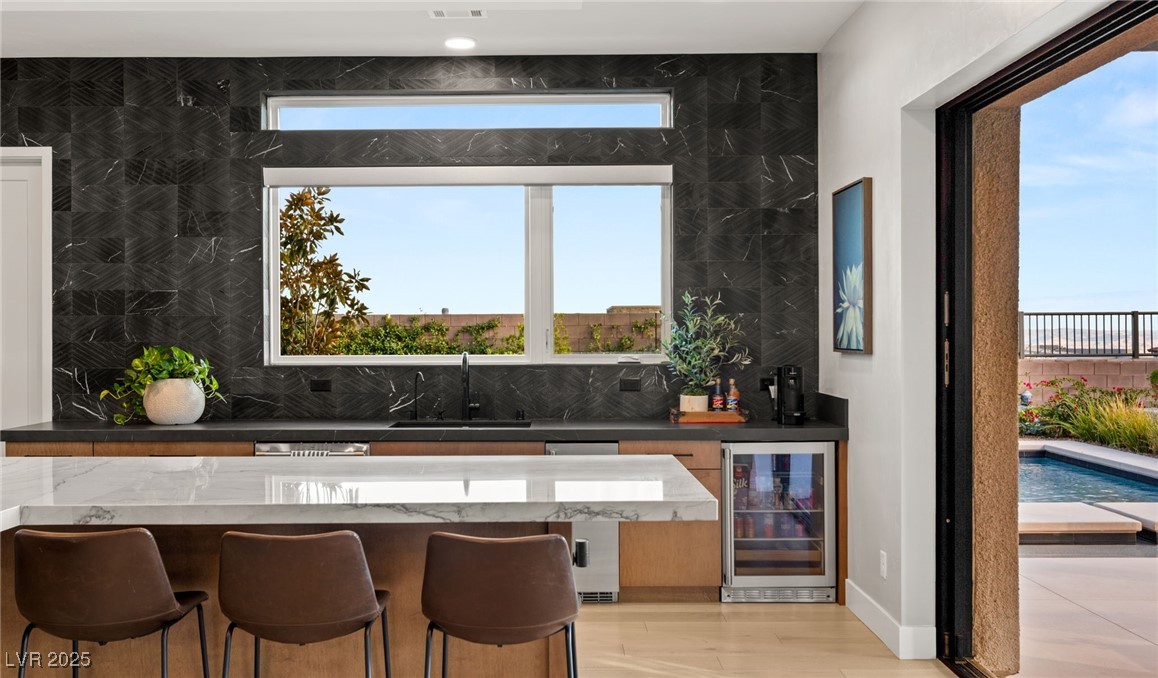 396 Cliff Terrace Avenue