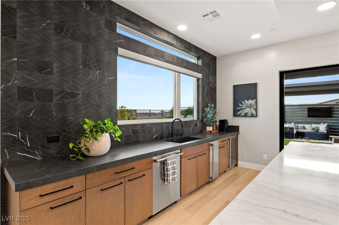 396 Cliff Terrace Avenue