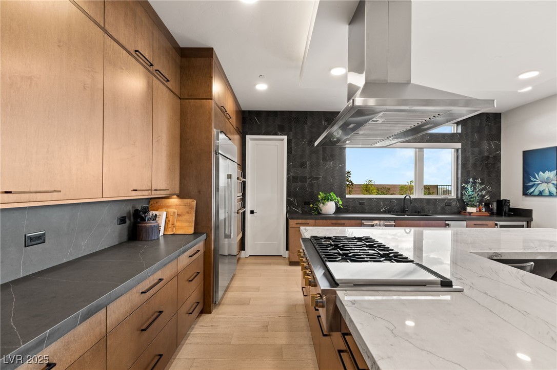 396 Cliff Terrace Avenue