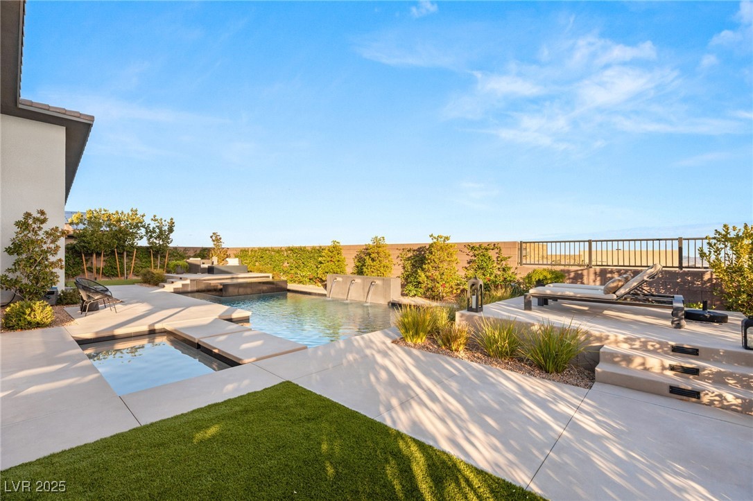 396 Cliff Terrace Avenue