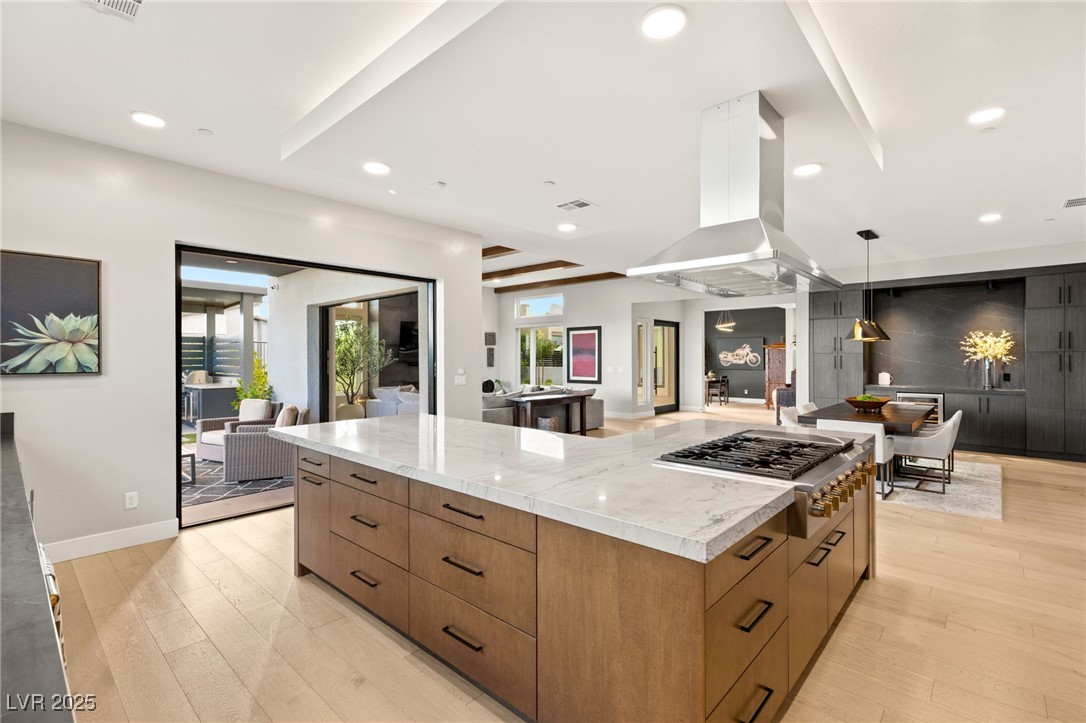 396 Cliff Terrace Avenue