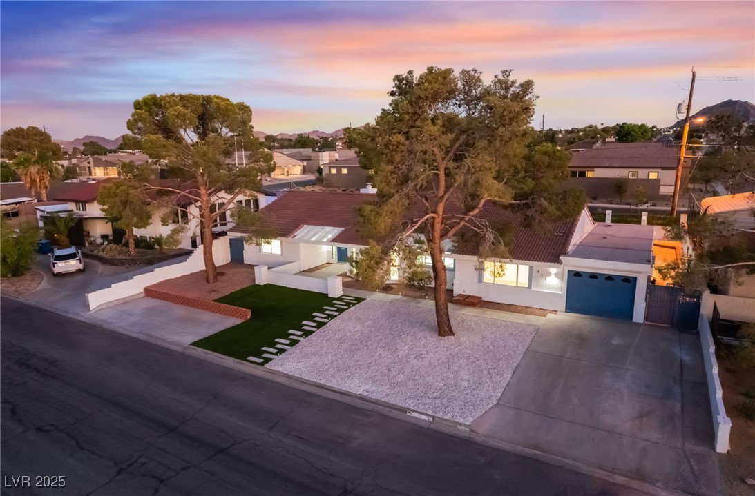 611 East Fairway Road