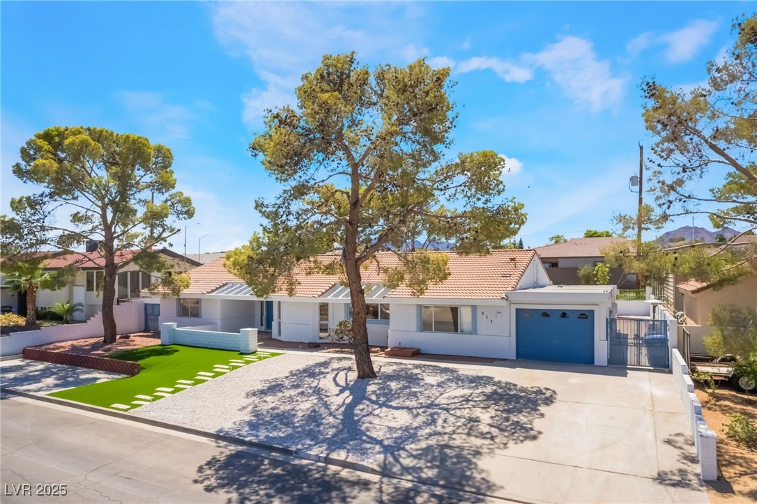 611 East Fairway Road