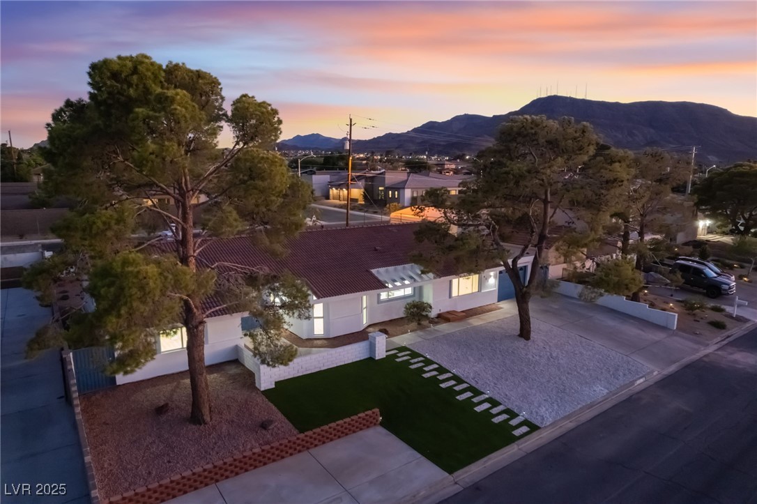 611 East Fairway Road