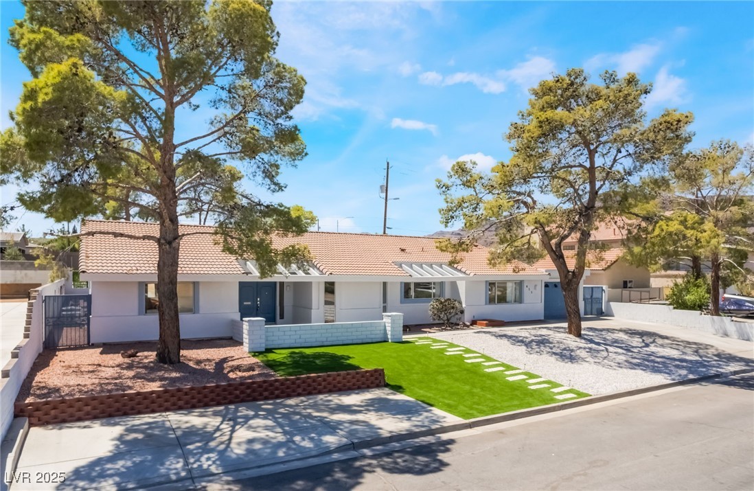 611 East Fairway Road