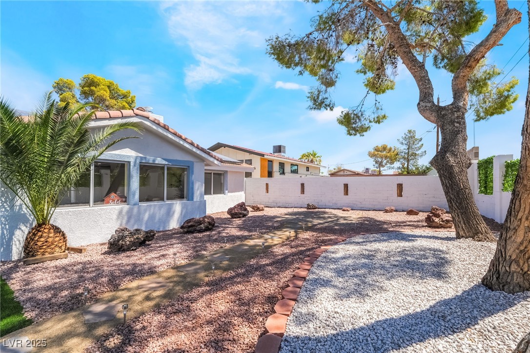 611 East Fairway Road