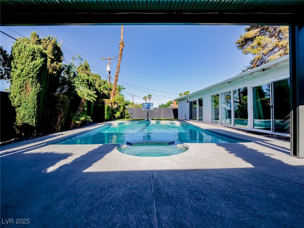 3012 Bryant Avenue