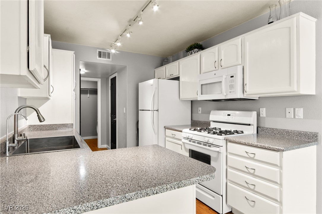 502 Crepes Place