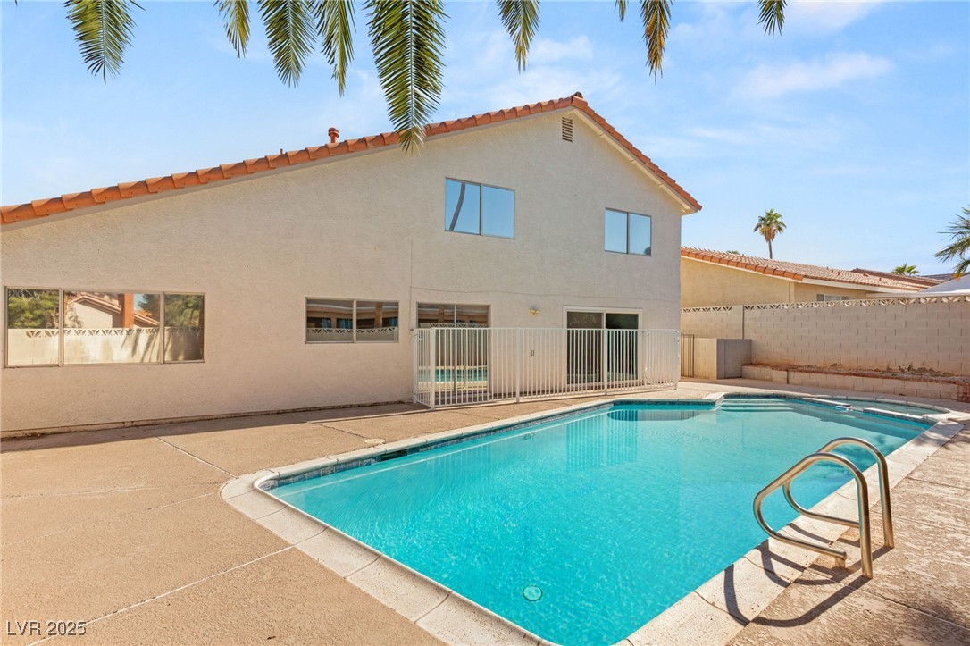 325 Esquina Drive