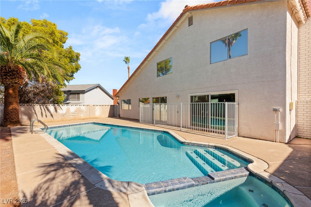 325 Esquina Drive