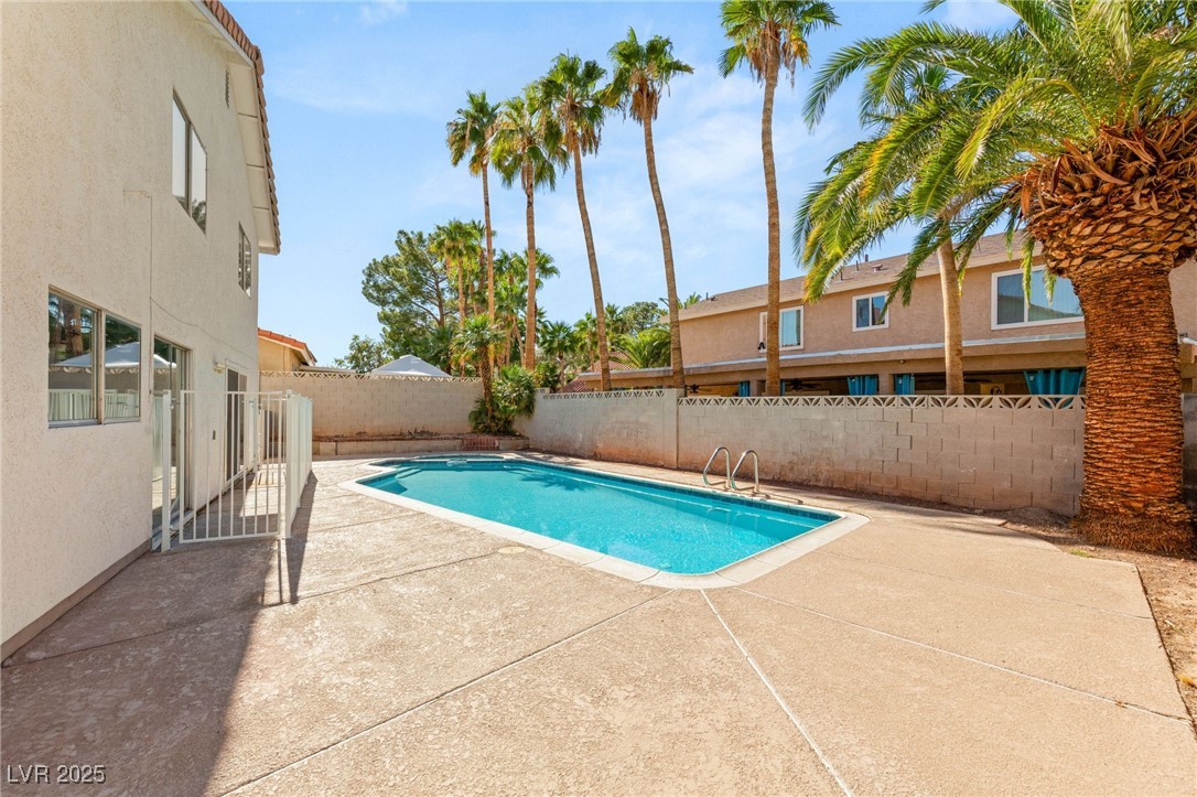 325 Esquina Drive