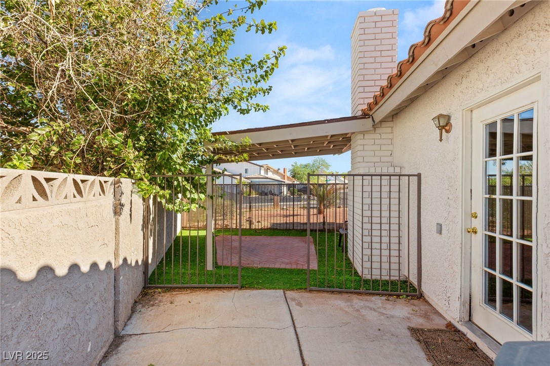 325 Esquina Drive
