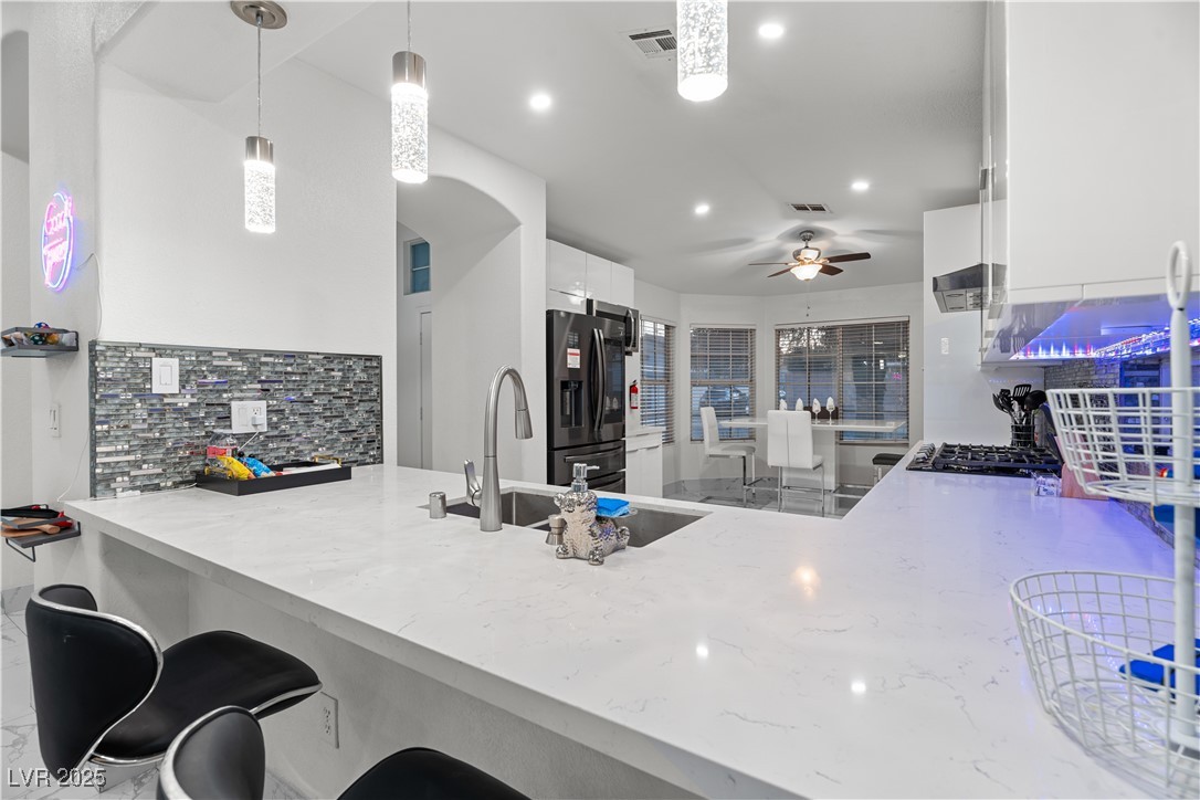 5038 Vista Del Rio Way