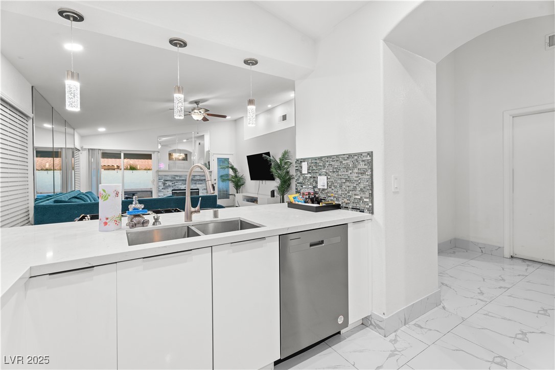 5038 Vista Del Rio Way