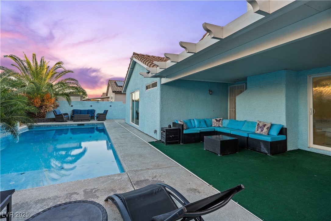 5038 Vista Del Rio Way