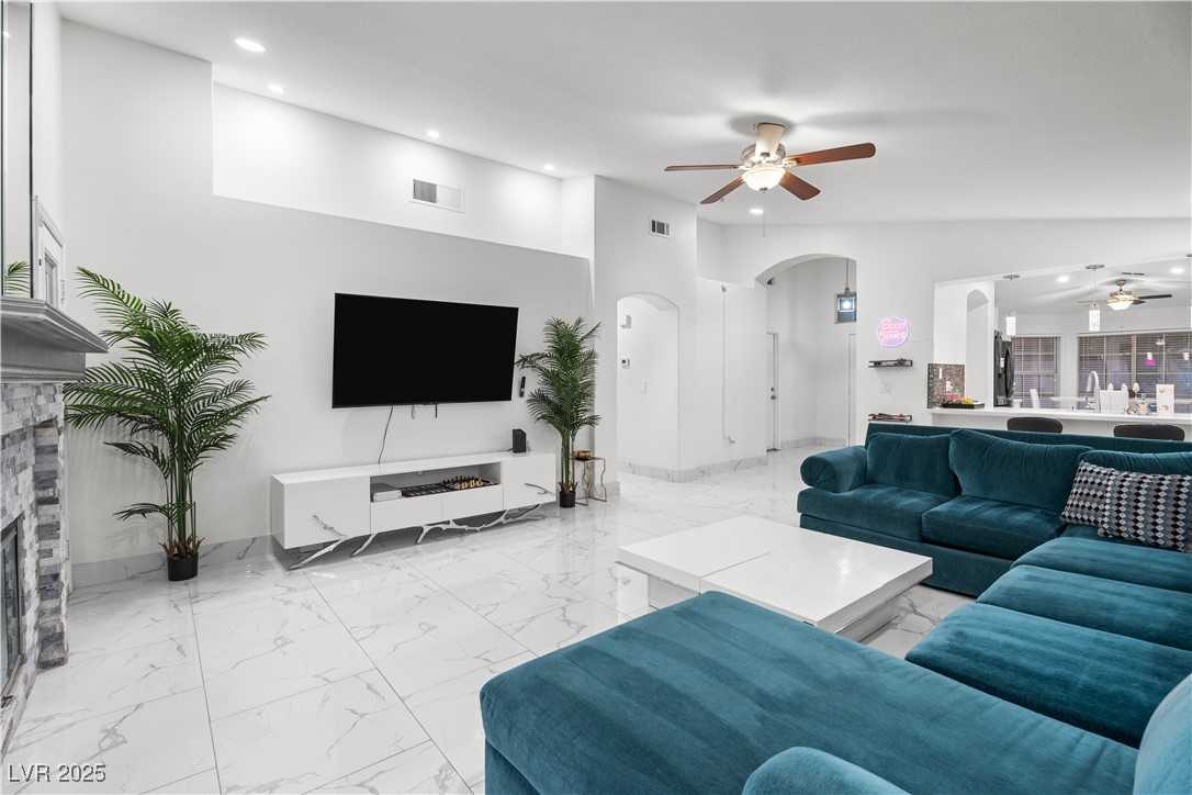 5038 Vista Del Rio Way