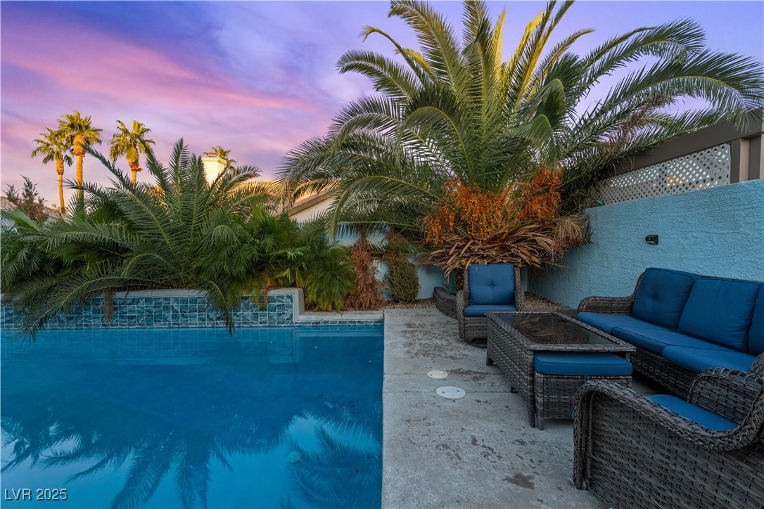 5038 Vista Del Rio Way