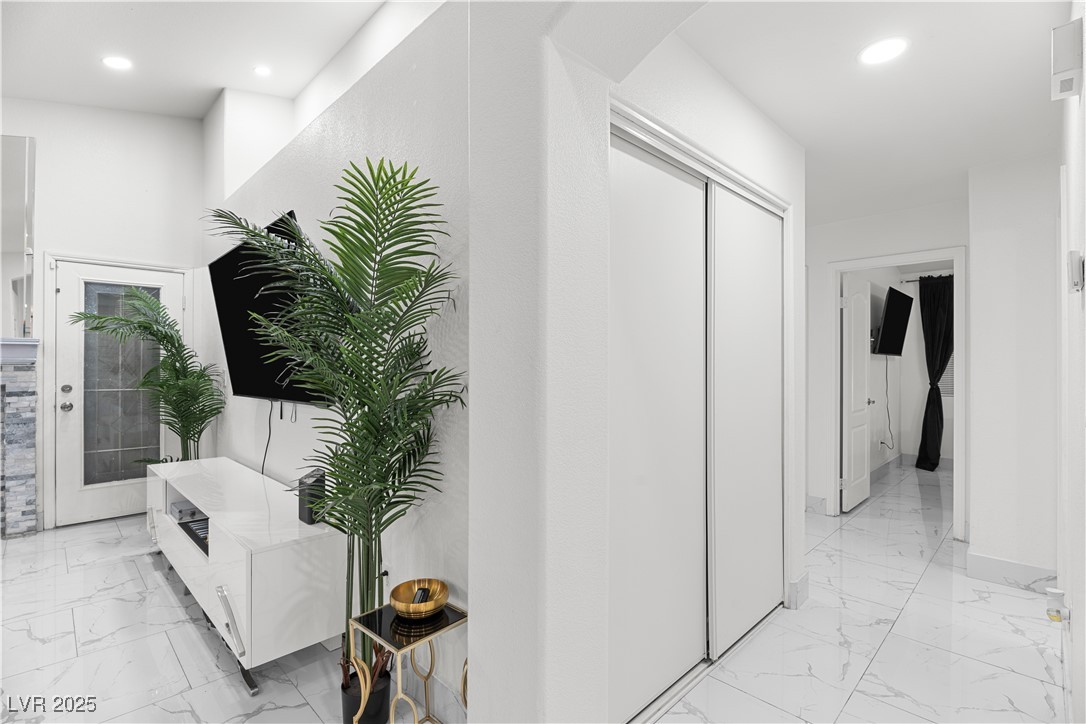 5038 Vista Del Rio Way