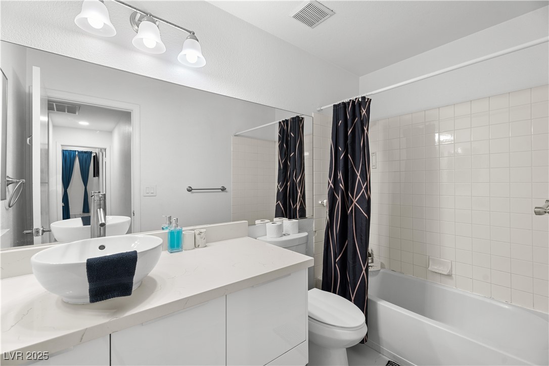 5038 Vista Del Rio Way