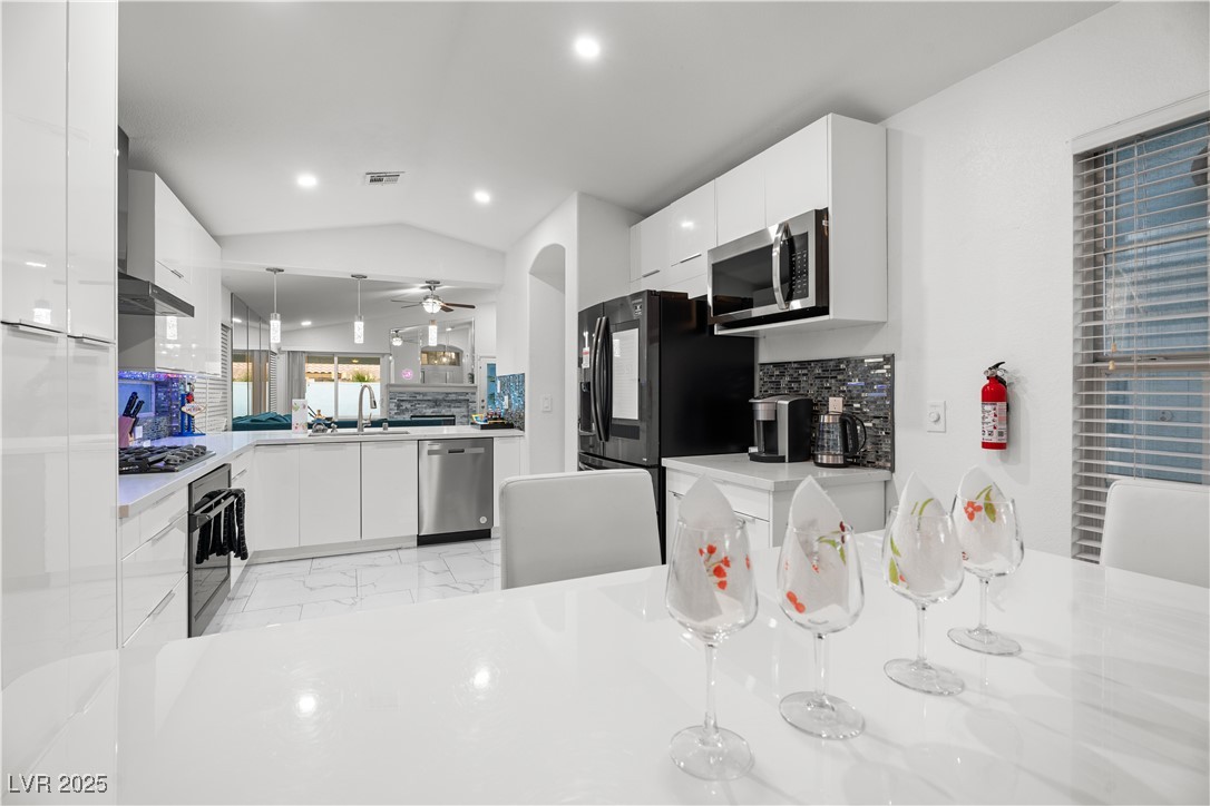 5038 Vista Del Rio Way