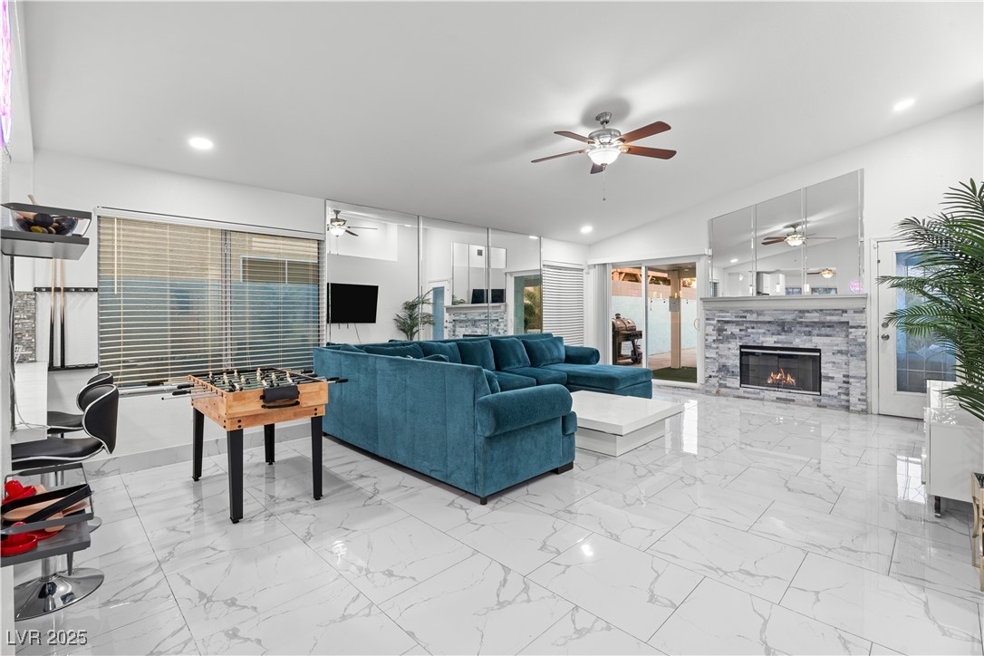 5038 Vista Del Rio Way