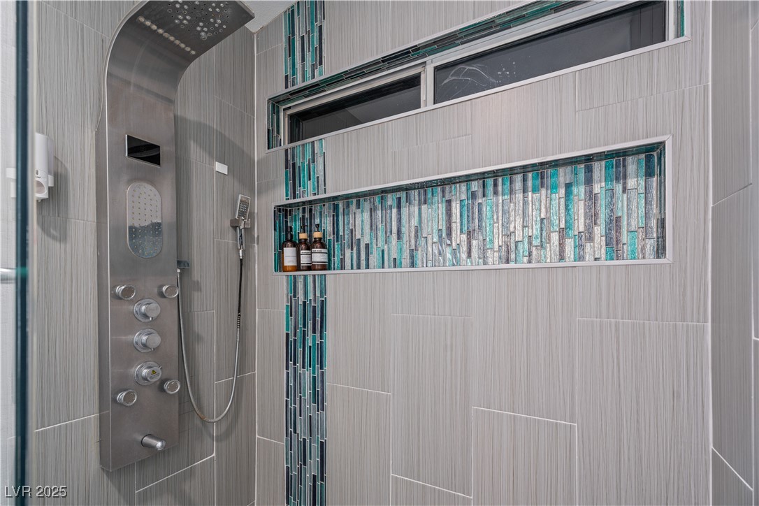 5038 Vista Del Rio Way