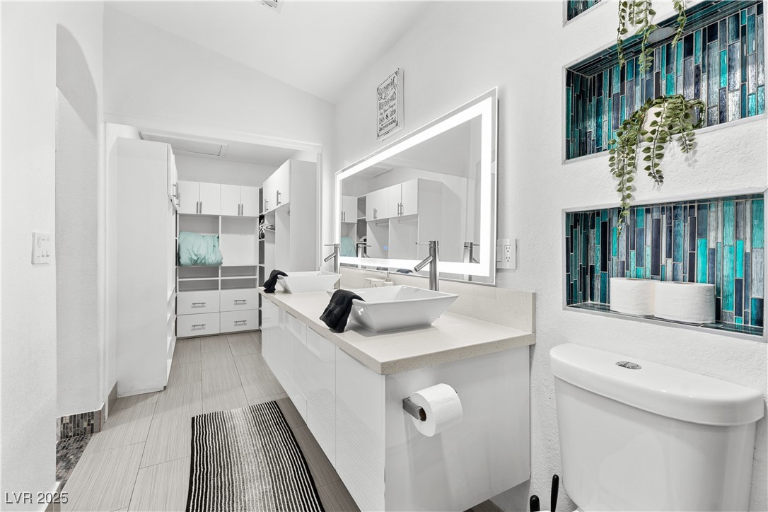 5038 Vista Del Rio Way