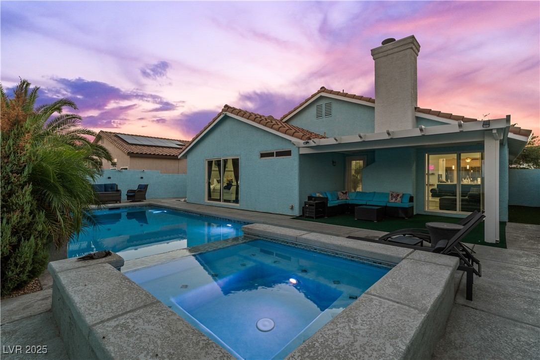 5038 Vista Del Rio Way