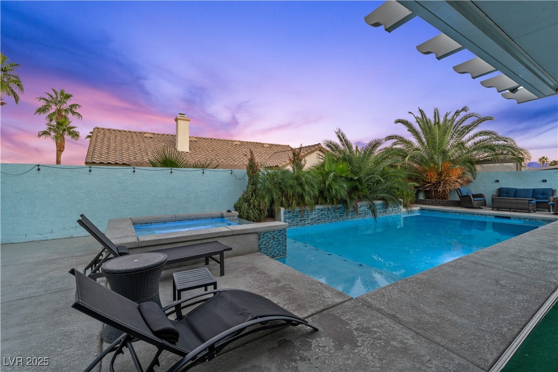 5038 Vista Del Rio Way