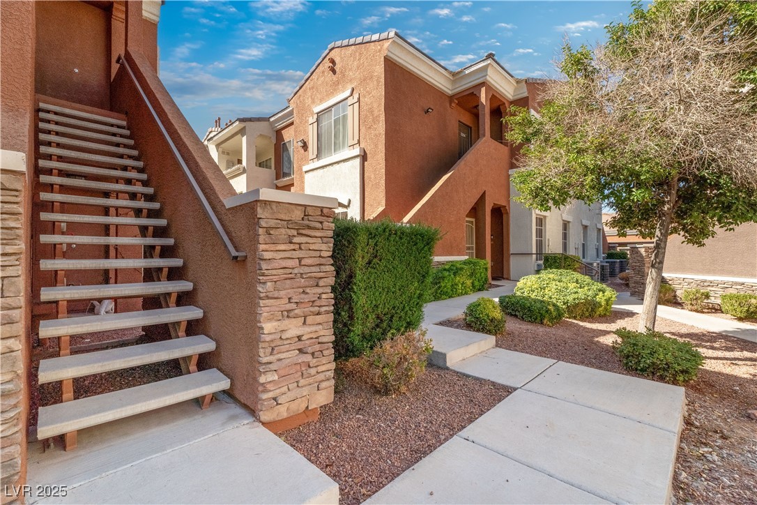 9303 Gilcrease Avenue 2201