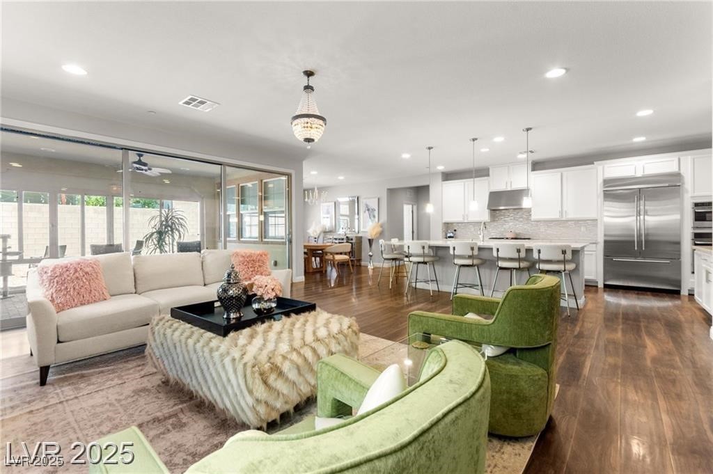 2580 Prairie Pine Street