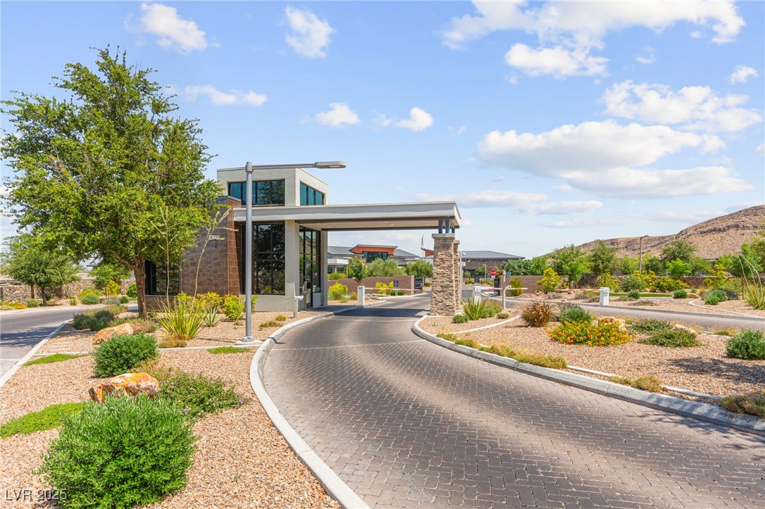 6810 Silver Crescent Street