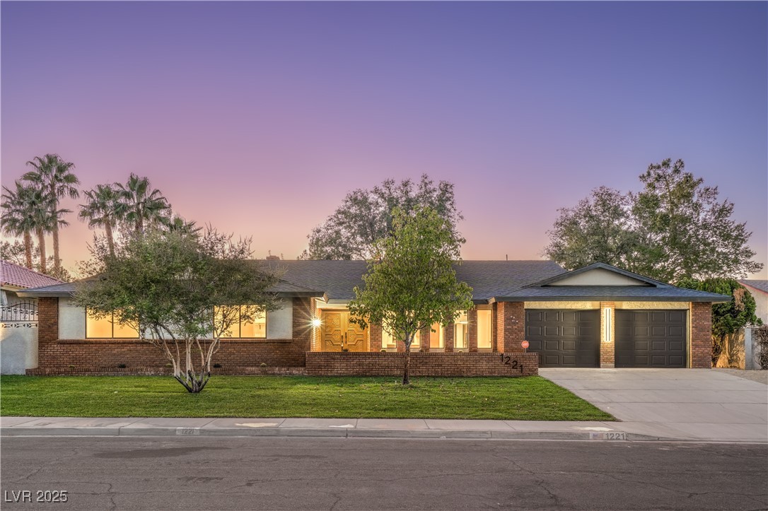 1221 Oak Tree Lane