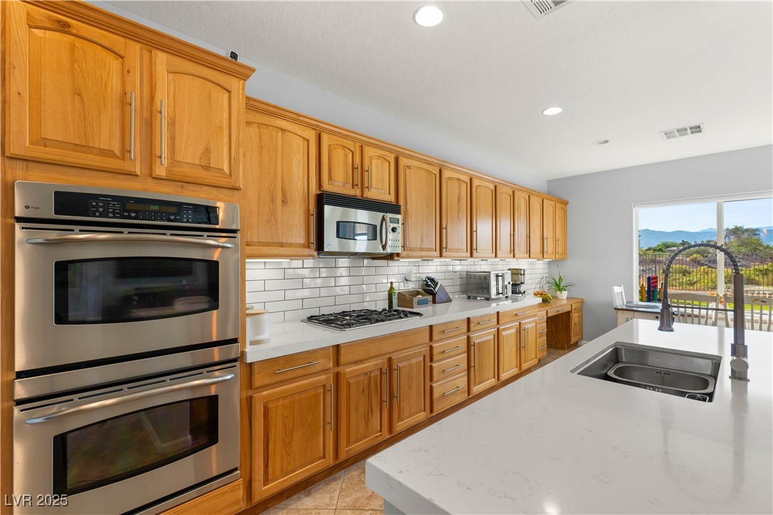 8129 Bay Colony Street